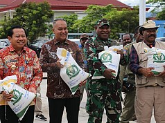 Pemprov Papua Pegunungan Salurkan Bantuan Pangan Untuk Masyarakat di 8 Kabupaten
