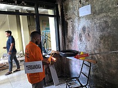 Rekonstruksi Pembakaran di Kompleks Kantor Bupati Jayapura, Tersangka AL Peragakan 43 Adegan