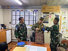 Perkenalkan Blangkon Indonesia dan Dewi Shinta di Sector East UNP 7-2 UNIFIL Lebanon Selatan