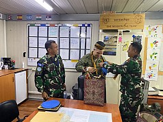 Perkenalkan Blangkon Indonesia dan Dewi Shinta di Sector East UNP 7-2 UNIFIL Lebanon Selatan Perkenalkan Blangkon Indonesia dan Dewi Shinta di Sector East UNP 7-2 UNIFIL Lebanon Selatan