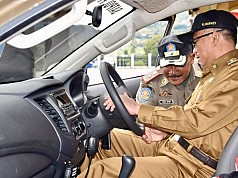 Pj Bupati Puncak Jaya Serahkan Kendaraan Dinas Operasional Satpol PP