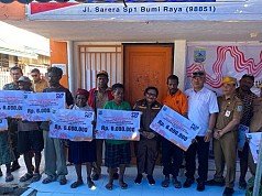 Komitmen Pj Gubernur Turunkan Angka Kemiskinan Ekstrem di Papua Tengah Komitmen Pj Gubernur Turunkan Angka Kemiskinan Ekstrem di Papua Tengah