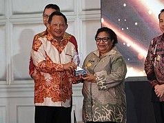 Ini Penghargaan Kemendagri dan Tempo Media Grup untuk Pj Gubernur Ribka Haluk Ini Penghargaan Kemendagri dan Tempo Media Grup untuk Pj Gubernur Ribka Haluk