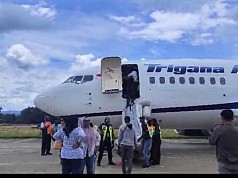 Pesawat Trigana Air Keluarkan Api Dari Mesin, Ratusan Penumpang Keluar Lewat Pintu Darurat Pesawat Trigana Air Keluarkan Api Dari Mesin, Ratusan Penumpang Keluar Lewat Pintu Darurat
