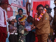 Wamendagri Kunjungi Sekolah di Nabire, Pastikan Program Sarapan Sehat Bergizi Berjalan Baik Wamendagri Kunjungi Sekolah di Nabire, Pastikan Program Sarapan Sehat Bergizi Berjalan Baik