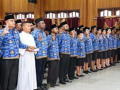 253 PNS Papua Tengah Diambil Sumpah Janjinya, Usai Terima Terima SK Pengangkatan 253 PNS Papua Tengah Diambil Sumpah Janjinya, Usai Terima Terima SK Pengangkatan