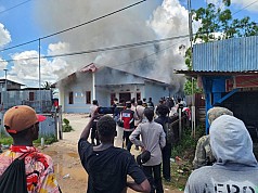 Kecewa Dengan Hasil Seleksi CPNS, Massa Bakar Kantor BKPSDM Mappi Kecewa Dengan Hasil Seleksi CPNS, Massa Bakar Kantor BKPSDM Mappi