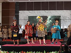 TP-PKK Papua Tengah Gelar Lomba Fashion Show Busana Rajutan Kulit Kayu TP-PKK Papua Tengah Gelar Lomba Fashion Show Busana Rajutan Kulit Kayu