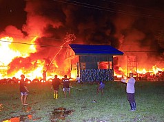 Puluhan Rumah dan Kios di Elelim Yalimo Dilahap Si Jago Merah Puluhan Rumah dan Kios di Elelim Yalimo Dilahap Si Jago Merah