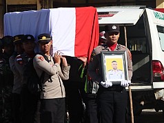 Bripka Ronald M. Enok, Pahlawan Papua yang Gugur dalam Tugas Dimakamkan di Sentani Bripka Ronald M. Enok, Pahlawan Papua yang Gugur dalam Tugas Dimakamkan di Sentani