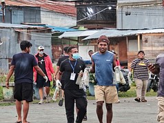 Aksi Grebek Sampah di Pasar Sentani Jayapura, Kumpulkan 433 Kg Sampah Aksi Grebek Sampah di Pasar Sentani Jayapura, Kumpulkan 433 Kg Sampah