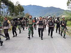 Jelang Putusan Sengketa Pilkada MK, Aparat Keamanan Intensifkan Patroli di Wilayah Puncak Jaya Jelang Putusan Sengketa Pilkada MK, Aparat Keamanan Intensifkan Patroli di Wilayah Puncak Jaya