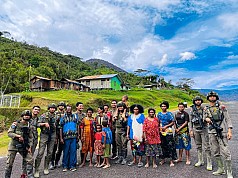 Satgas Ops Damai Cartenz Amankan Ibadah Minggu di Kiwirok Satgas Ops Damai Cartenz Amankan Ibadah Minggu di Kiwirok