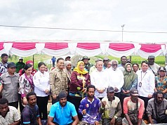 Dihadapan Wamen HAM RI Para Petani Minta TNI Terus Membantu Para Petani Dihadapan Wamen HAM RI Para Petani Minta TNI Terus Membantu Para Petani