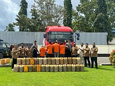 Polda Papua Ungkap Dugaan Penyalahgunaan BBM Bersubsidi Jenis Bio Solar di Merauke Polda Papua Ungkap Dugaan Penyalahgunaan BBM Bersubsidi Jenis Bio Solar di Merauke