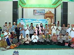 Kapolda Papua dan Bhayangkari Lakukan Safari Ramadhan di Masjid Nurul Anshar  Kapolda Papua dan Bhayangkari Lakukan Safari Ramadhan di Masjid Nurul Anshar