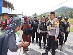 Jelang Sidang Putusan MK, Aparat Gabungan Intensifkan Patroli dan Razia Alat Perang di Puncak Jaya Jelang Sidang Putusan MK, Aparat Gabungan Intensifkan Patroli dan Razia Alat Perang di Puncak Jaya