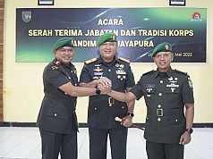 Sertijab Dandim 1701/Jayapura dari Kolonel Inf Henry Widodo kepada Letkol Inf Taufik Hidayat Sertijab Dandim 1701/Jayapura dari Kolonel Inf Henry Widodo kepada Letkol Inf Taufik Hidayat