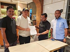 Liga 1 Berakhir, Yan Mandenas dan Jimmy Kapissa Sepakat Kembalikan PSBS ke Masyarakat Biak Numfor Liga 1 Berakhir, Yan Mandenas dan Jimmy Kapissa Sepakat Kembalikan PSBS ke Masyarakat Biak Numfor