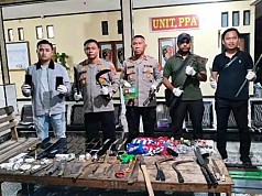 38 Unit Handphone dan Alat Tajam Disita Dari Narapidana Lapas Nabire 38 Unit Handphone dan Alat Tajam Disita Dari Narapidana Lapas Nabire