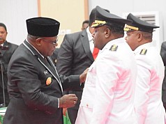 Resmi Dilantik, Yuni Wonda–Mus Kogoya Siap Bawa Puncak Jaya Menuju Perubahan Resmi Dilantik, Yuni Wonda–Mus Kogoya Siap Bawa Puncak Jaya Menuju Perubahan