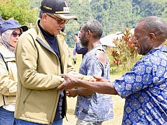 Dr. H. Tumiran Pamit dari Puncak Jaya, Siap Emban Tugas Baru di Provinsi Papua Tengah Dr. H. Tumiran Pamit dari Puncak Jaya, Siap Emban Tugas Baru di Provinsi Papua Tengah