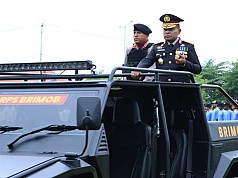 Pimpin Upacara Parade Hari Bhayangkara ke-79, Kapolda Papua Tegaskan Komitmen Polri untuk Masyarakat Pimpin Upacara Parade Hari Bhayangkara ke-79, Kapolda Papua Tegaskan Komitmen Polri untuk Masyarakat