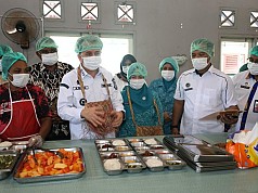 Pastikan MBG Berkualitas, Pj Gubernur Papua Agus Fatoni Tinjau SPPG di Kepulauan Yapen Pastikan MBG Berkualitas, Pj Gubernur Papua Agus Fatoni Tinjau SPPG di Kepulauan Yapen