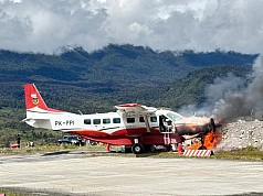 Pesawat Amole Air Milik Pemda Puncak Terbakar di Bandara Ilaga, Tidak ada Korban Jiwa Pesawat Amole Air Milik Pemda Puncak Terbakar di Bandara Ilaga, Tidak ada Korban Jiwa