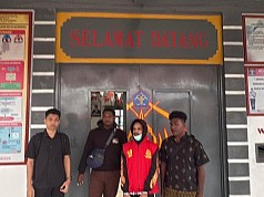 Tersangka dan Barang Bukti Ivan Kabak di Kejaksaan Negeri Jayawijaya Berjalan Lancar Tersangka dan Barang Bukti Ivan Kabak di Kejaksaan Negeri Jayawijaya Berjalan Lancar