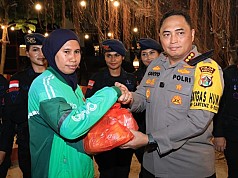 Momen Hut Polwan ke-77, Kapolda Papua Bagikan Tali Asih untuk Driver Ojol Momen Hut Polwan ke-77, Kapolda Papua Bagikan Tali Asih untuk Driver Ojol