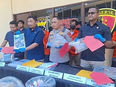 Empat WNA Asal China Ditangkap Kasus Tambang Emas Ilegal di Keerom Papua Empat WNA Asal China Ditangkap Kasus Tambang Emas Ilegal di Keerom Papua