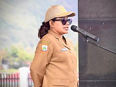 Apel Pagi Pemda Puncak Jaya: Pj Sekda Yubelina Dorong Partisipasi ASN dan Perkuat Ekonomi Lokal Apel Pagi Pemda Puncak Jaya: Pj Sekda Yubelina Dorong Partisipasi ASN dan Perkuat Ekonomi Lokal