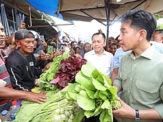 Disambut Antusias Pedagang, Wapres dan Pj Gubernur Papua Agus Fatoni Kunjungi Pasar Induk Yotefa Disambut Antusias Pedagang, Wapres dan Pj Gubernur Papua Agus Fatoni Kunjungi Pasar Induk Yotefa