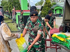 Atasi Kesulitan Warga, Denkav 3/SC Gelar Pangan Murah Atasi Kesulitan Warga, Denkav 3/SC Gelar Pangan Murah