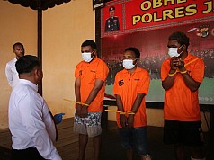 Polres Jayapura Ungkap Kasus Begal Tewaskan Driver Ojol di Sentani Polres Jayapura Ungkap Kasus Begal Tewaskan Driver Ojol di Sentani