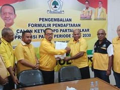 Mathius Fakhiri Kembalikan Berkas Pencalonan Ketua DPD Partai Golkar Papua Mathius Fakhiri Kembalikan Berkas Pencalonan Ketua DPD Partai Golkar Papua