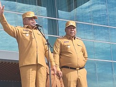 Apel Perdana Gubernur Fakhiri, Instruksikan TPP ASN Segera Dicairkan Apel Perdana Gubernur Fakhiri, Instruksikan TPP ASN Segera Dicairkan