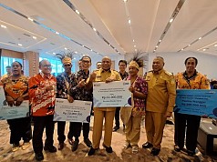 Gubernur Fakhiri Ingatkan 145 Penerima KUR, Manfaatkan Dana dengan Bijak untuk Usaha Gubernur Fakhiri Ingatkan 145 Penerima KUR, Manfaatkan Dana dengan Bijak untuk Usaha