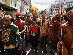 Pesta Rakyat, Matius Fakhiri Dan Aryoko Rumaropen Disambut 5 Wilayah Adat  Pesta Rakyat, Matius Fakhiri Dan Aryoko Rumaropen Disambut 5 Wilayah Adat