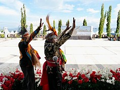 Pesta Rakyat, Gubernur Matius Fakhiri: Saatnya Bersatu Membangun Papua, Membangun Tanpa Sekat Tanpa Perbedaan Karena Kita Semua Satu Pesta Rakyat, Gubernur Matius Fakhiri: Saatnya Bersatu Membangun Papua, Membangun Tanpa Sekat Tanpa Perbedaan Karena Kita Semua Satu