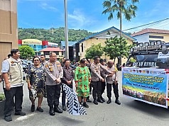 Jaga Stabilitas Harga Pangan Jelang Nataru, Polda Papua Distribusikan 165 Ton Beras SPHP Jaga Stabilitas Harga Pangan Jelang Nataru, Polda Papua Distribusikan 165 Ton Beras SPHP