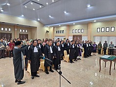 Sebanyak 26 Advokat Peradi Kota Jayapura Resmi Diambil Sumpah Profesinya oleh Kepala Pengadilan Tinggi Jayapura Sebanyak 26 Advokat Peradi Kota Jayapura Resmi Diambil Sumpah Profesinya oleh Kepala Pengadilan Tinggi Jayapura