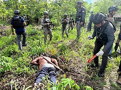 Penemuan Jenazah Pekerja Bangunan di Yahukimo, Tim Gabungan Damai Cartenz dan Polres Yahukimo Lakukan Evakuasi Penemuan Jenazah Pekerja Bangunan di Yahukimo, Tim Gabungan Damai Cartenz dan Polres Yahukimo Lakukan Evakuasi