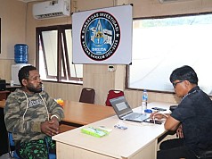 Satgas Damai Cartenz Persempit Ruang Gerak KKB, DPO Maam Taplo Ditangkap di Keerom Satgas Damai Cartenz Persempit Ruang Gerak KKB, DPO Maam Taplo Ditangkap di Keerom