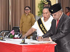 33 Pengurus Pokja Bunda PAUD Puncak Jaya Resmi Dikukuhkan, Bupati Yuni Wonda: Saatnya Bangun Generasi Emas! 33 Pengurus Pokja Bunda PAUD Puncak Jaya Resmi Dikukuhkan, Bupati Yuni Wonda: Saatnya Bangun Generasi Emas!