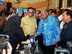 Hadiri Livin' Fest 2025, Gubernur Fakhiri Minta Libatkan UMKM Mama Papua Hadiri Livin' Fest 2025, Gubernur Fakhiri Minta Libatkan UMKM Mama Papua