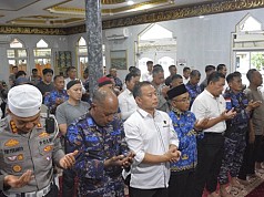 Wujud Empati, Polda Papua dan Jajaran Gelar Doa Bersama untuk Korban Bencana di Aceh dan Sumatera Wujud Empati, Polda Papua dan Jajaran Gelar Doa Bersama untuk Korban Bencana di Aceh dan Sumatera