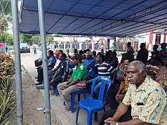 Jaring Asmara di Mansel Masyarakat Minta Gunung Botak tak Dibongkar Jaring Asmara di Mansel Masyarakat Minta Gunung Botak tak Dibongkar