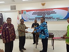 Gubernur Saksikan Penyerahan 33 Nama Calon Anggota DPRPB Jalur Otsus Gubernur Saksikan Penyerahan 33 Nama Calon Anggota DPRPB Jalur Otsus
